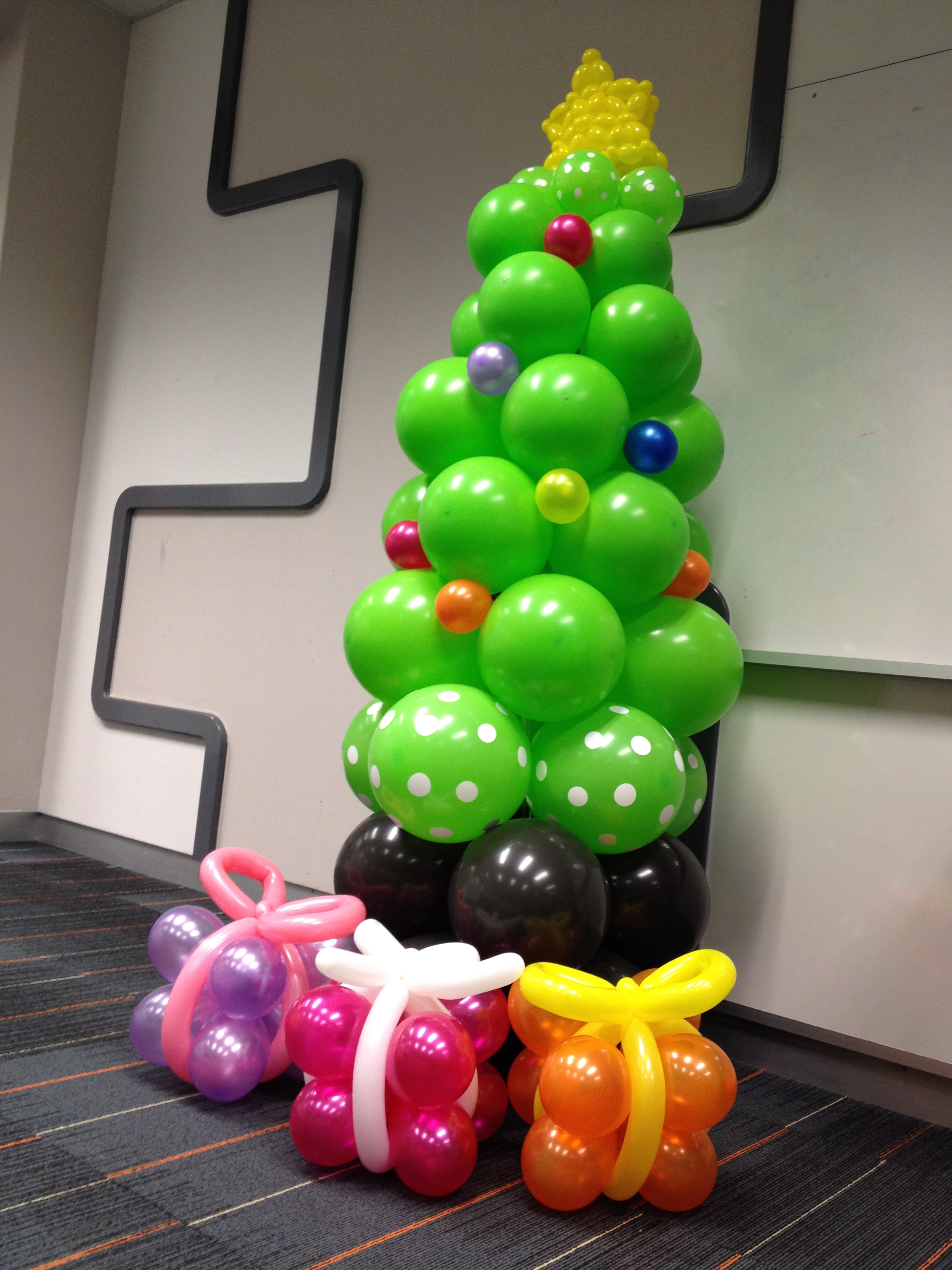 [Bild: Balloon-Christmas-Tree.jpg]