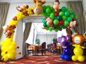 Giraffe and Money Balloon Arch Deco