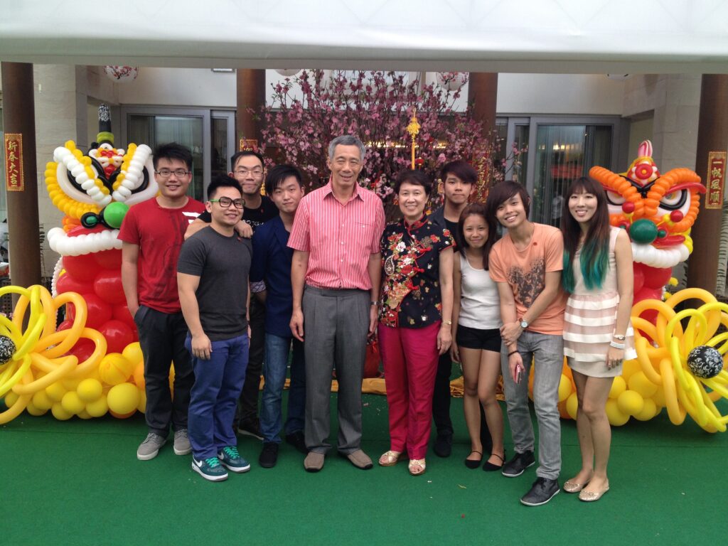 Singapore Balloon Artists with Prime Minister