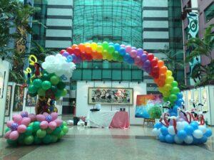 Balloon Rainbow Arch with parrots and cranes
