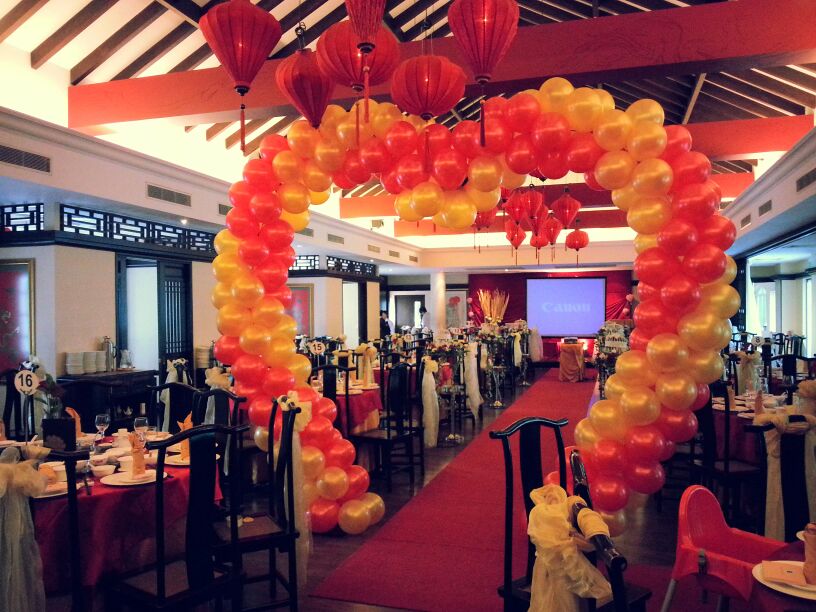 Customised Balloon Heart Shaped Arch