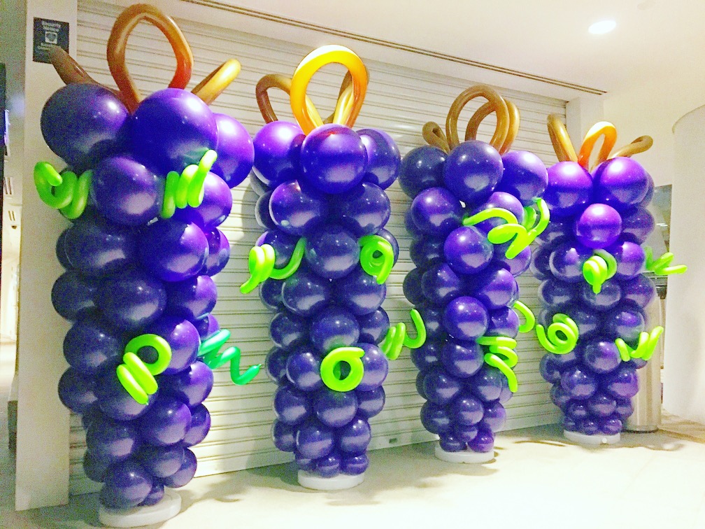 giant-balloon-grape-sculpture