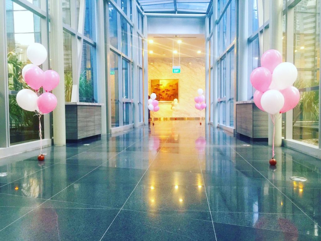 helium-balloons-on-walkway-decoration