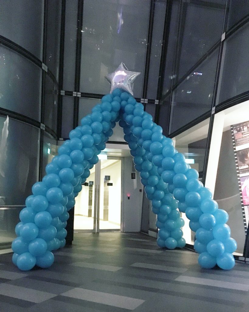 balloon-triangle-arch