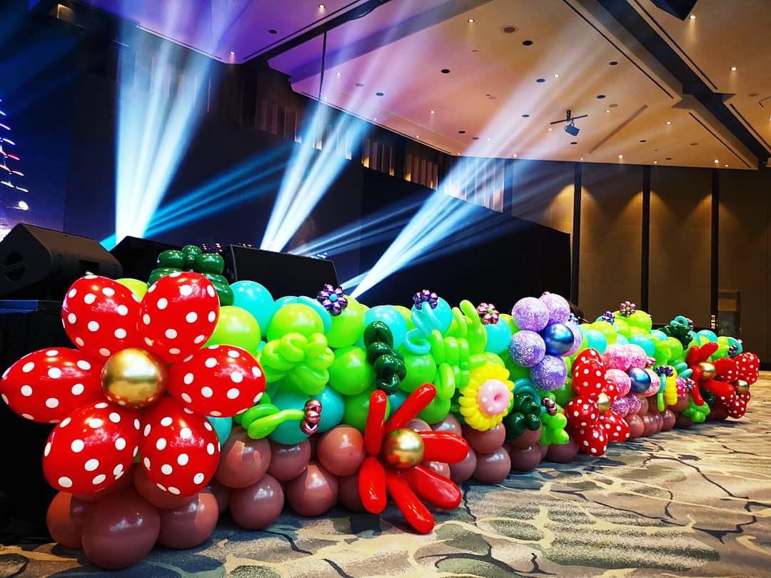 Stage Front Balloon Decoration | THAT BalloonsTHAT Balloons