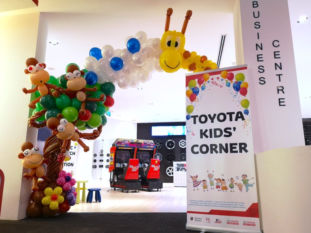 Customised Balloon Arch for Toyota