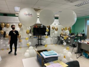 Jumbo helium balloon displays