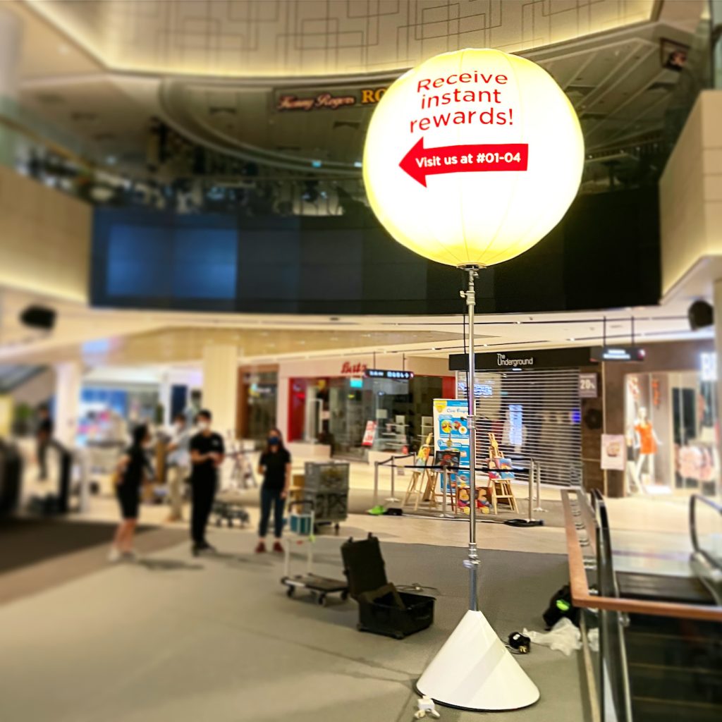 Lighted Giant Advertising Balloon Stand THAT BalloonsTHAT Balloons