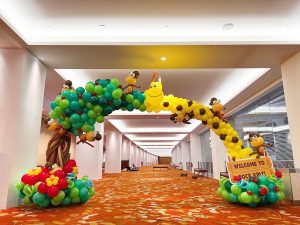 Giraffe Balloon Arch Decor