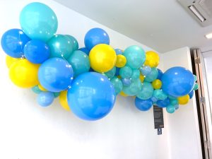 Simple Organic Balloon Garland