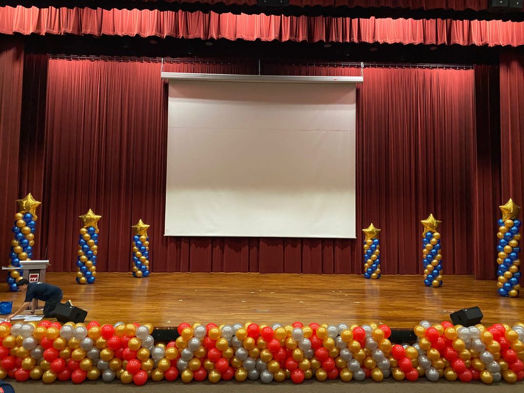 Star Foil Columns with Stage Balloon Decor