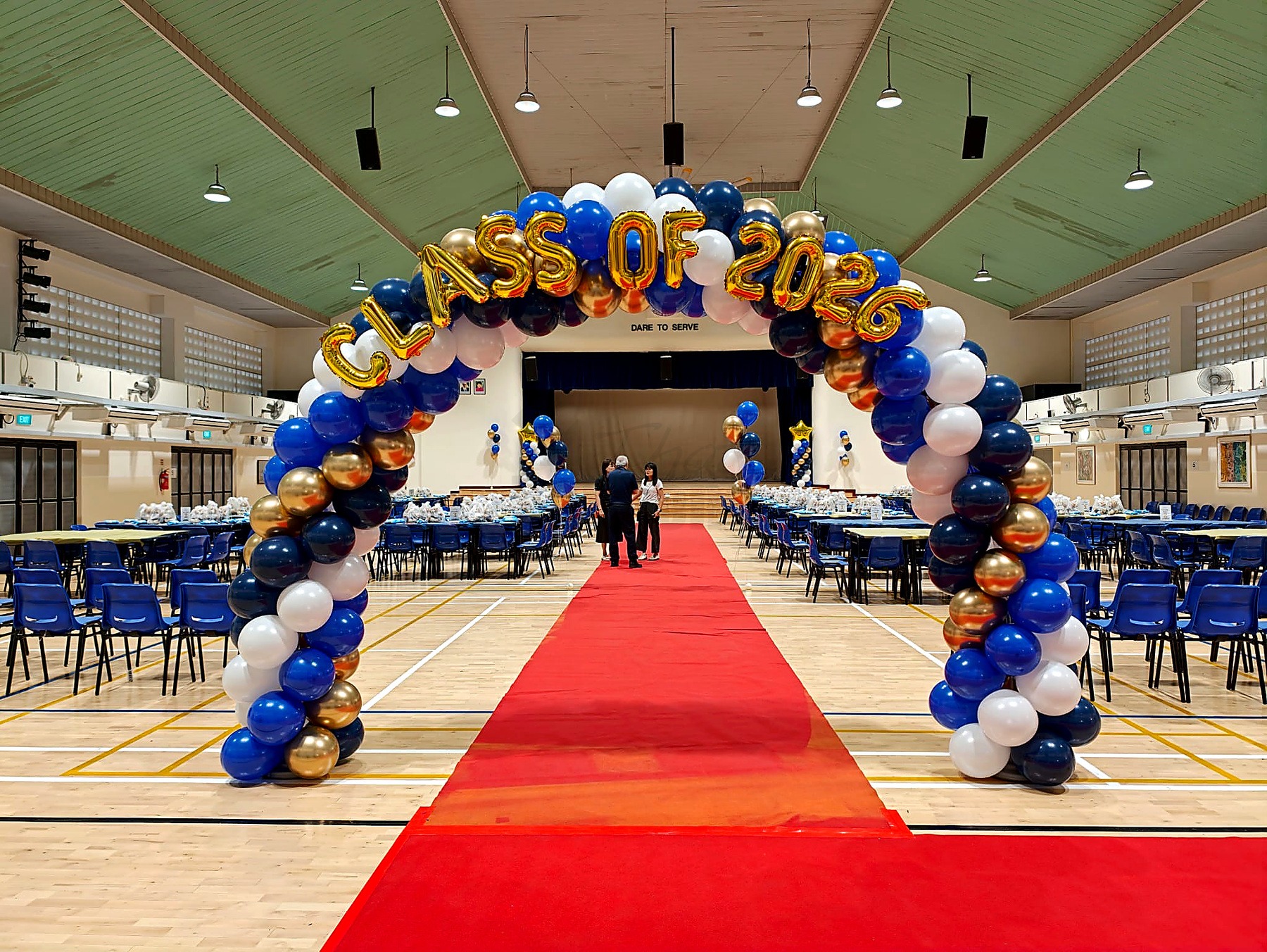 Graduation Balloons: 6 Easy Ways to Style a School Celebration