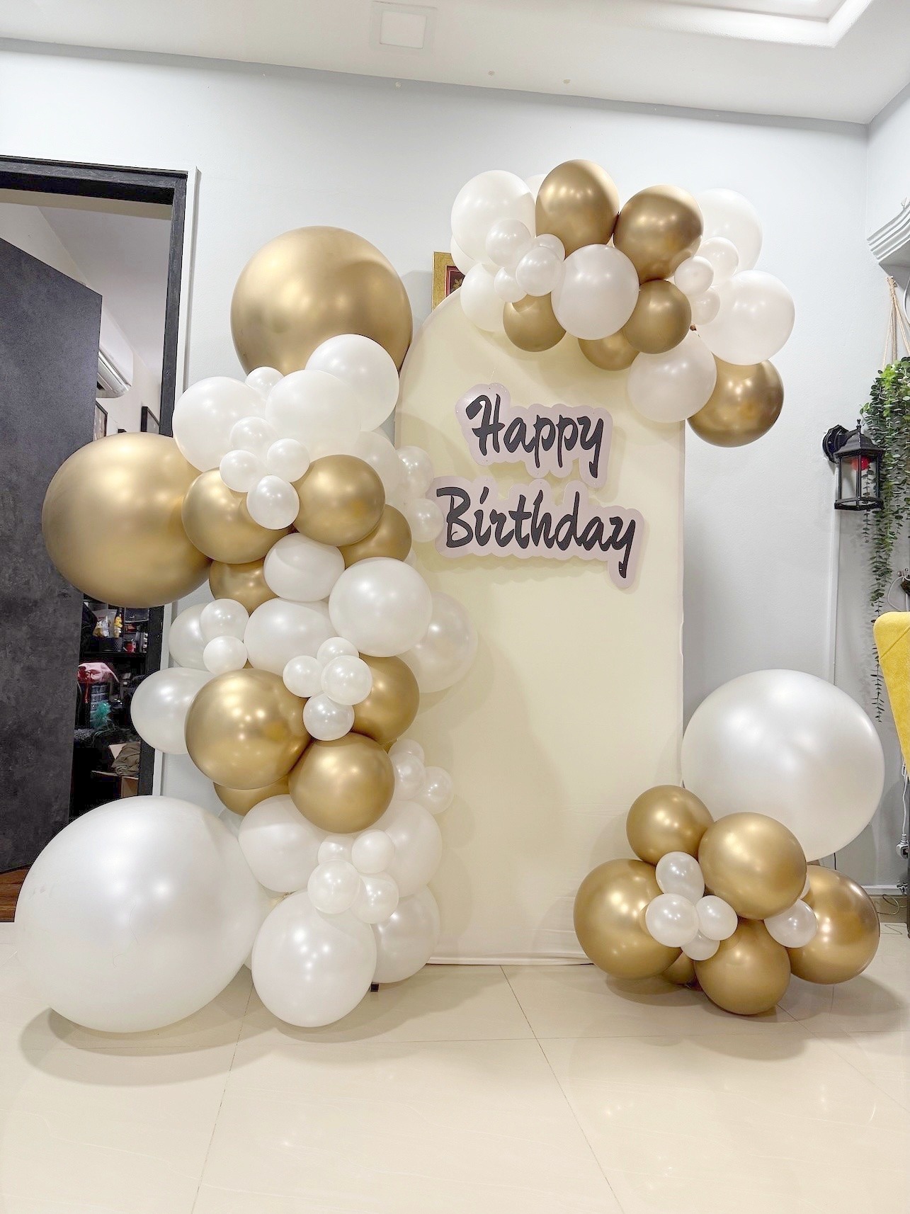 Balloon Backdrop: 6 Easy Ways to Keep Your Event Message Clear